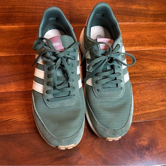 Adidas Green and Cream Classic Sneakers with Suede Finish - Picture 14 of 16